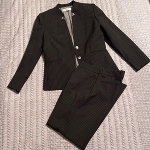 2 Piece Women’s Tahari Pant Suit